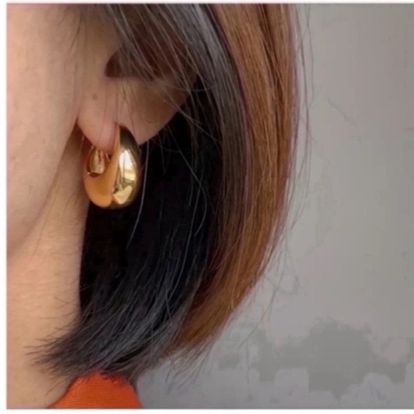 New! Anthropologie Mallory Gold French Huggie Earrings (1080)NWOT - Picture 3 of 3